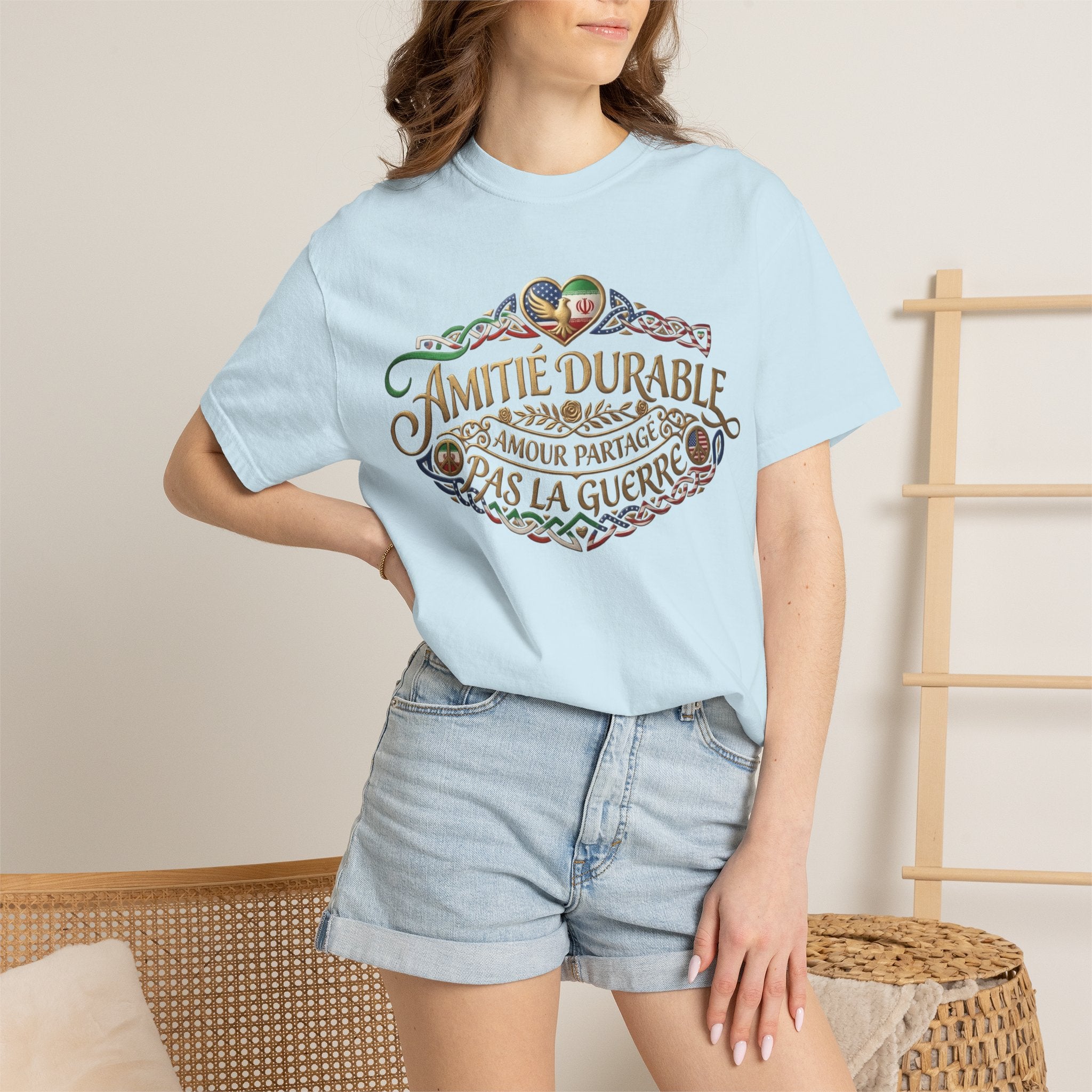 T-Shirt — "Amitié Durable, Amour Partagé, Pas la Guerre" Vintage Peace Heart Design