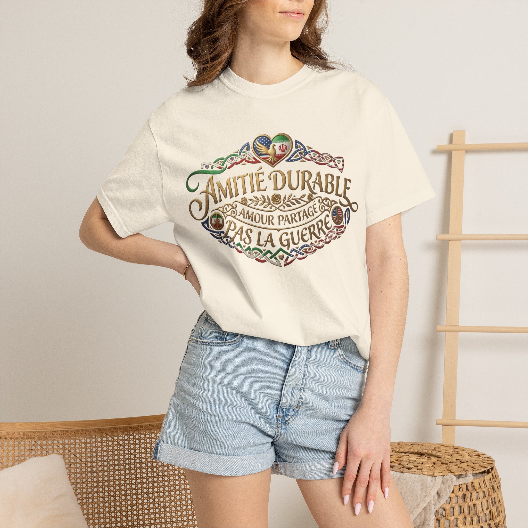 T-Shirt — "Amitié Durable, Amour Partagé, Pas la Guerre" Vintage Peace Heart Design