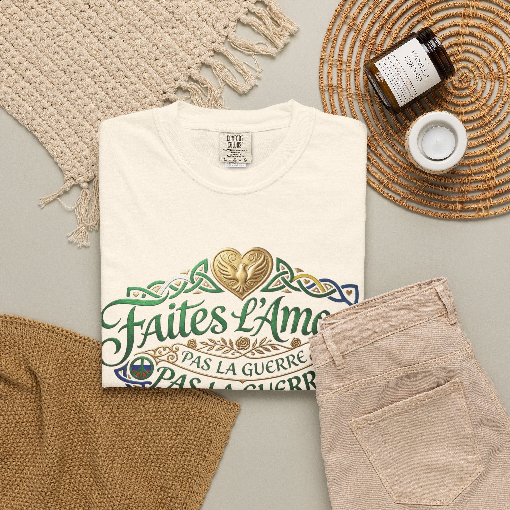 T-Shirt — Faites L'Amour Pas La Guerre Floral Script Graphic Tee