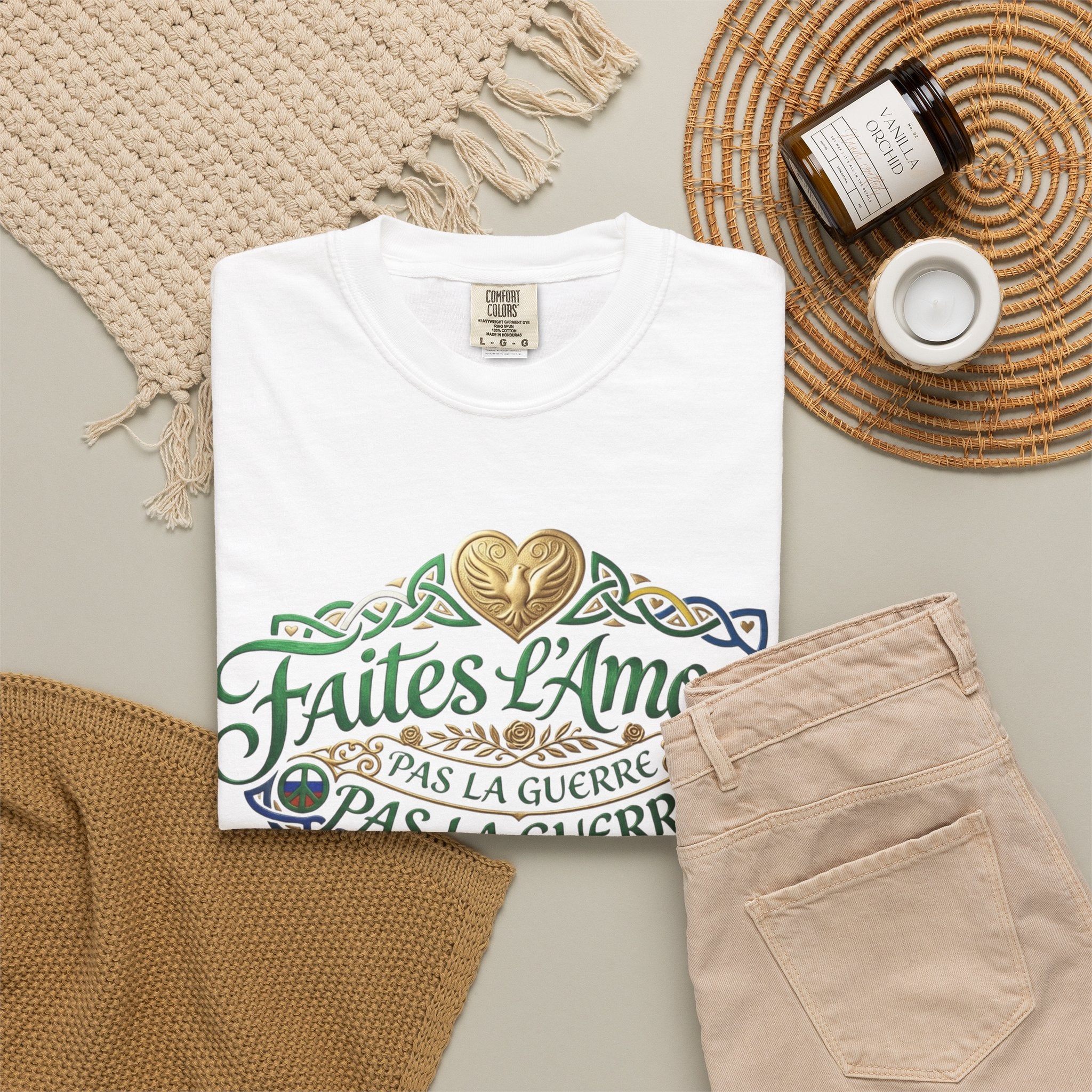 T-Shirt — Faites L'Amour Pas La Guerre Floral Script Graphic Tee