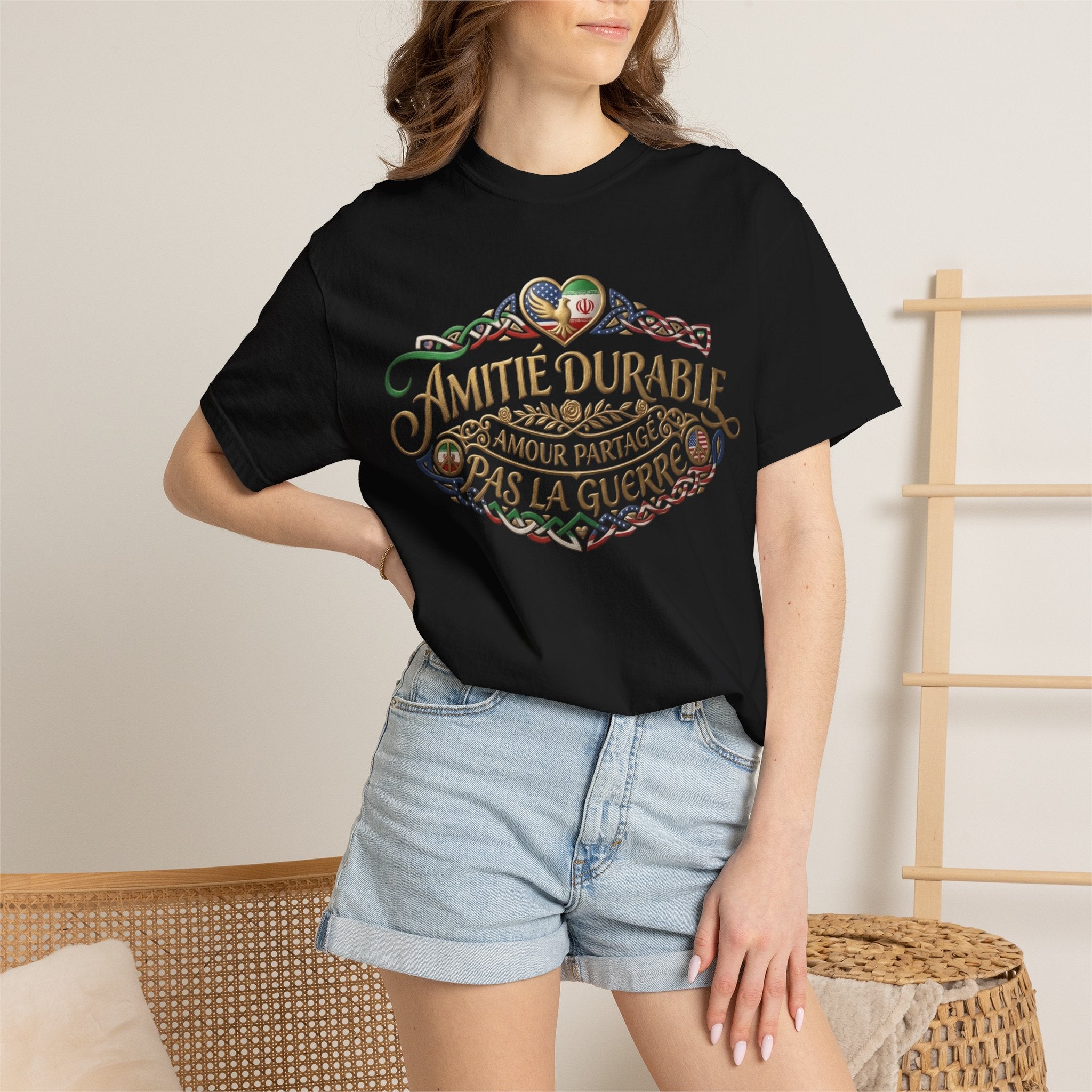T-Shirt — "Amitié Durable, Amour Partagé, Pas la Guerre" Vintage Peace Heart Design