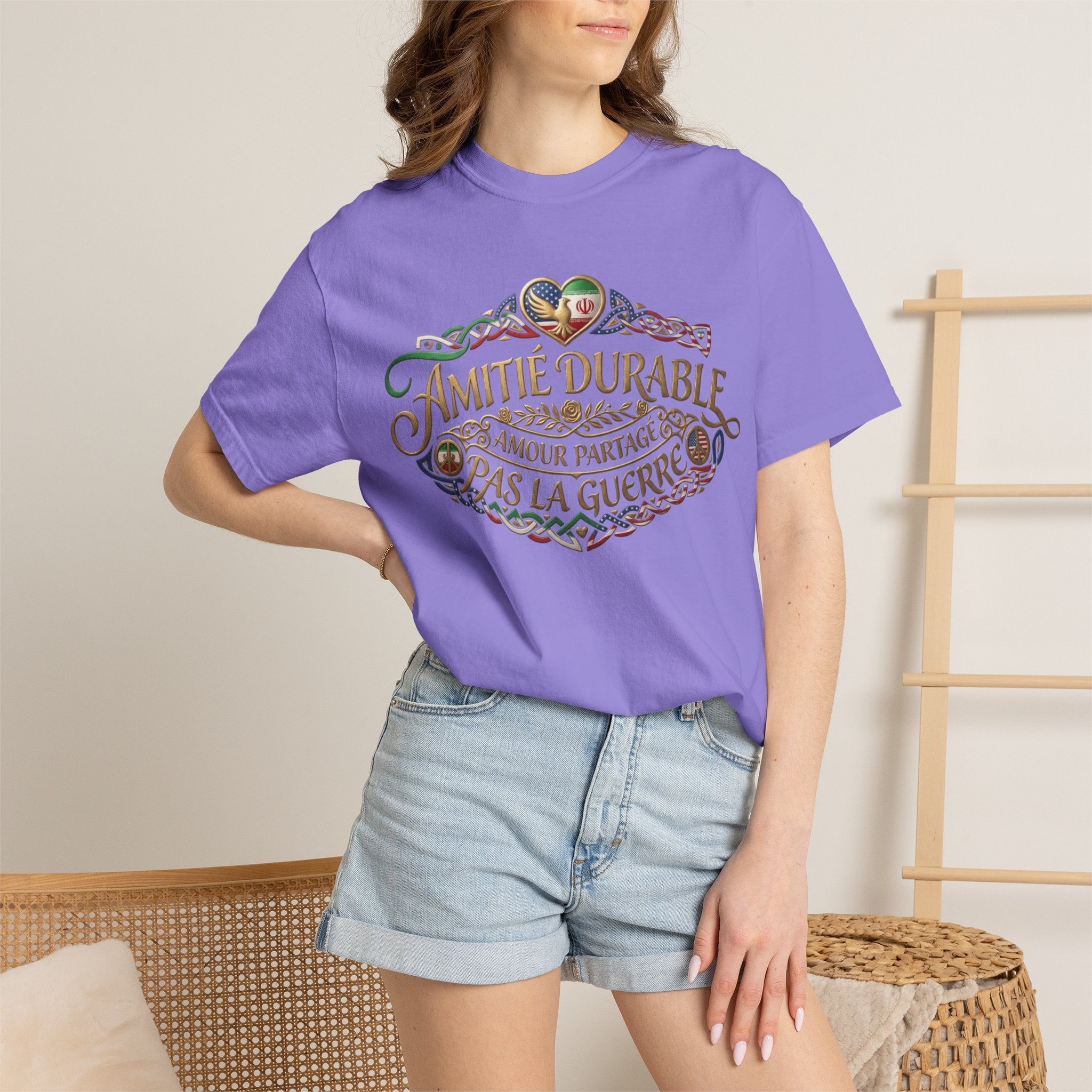 T-Shirt — "Amitié Durable, Amour Partagé, Pas la Guerre" Vintage Peace Heart Design