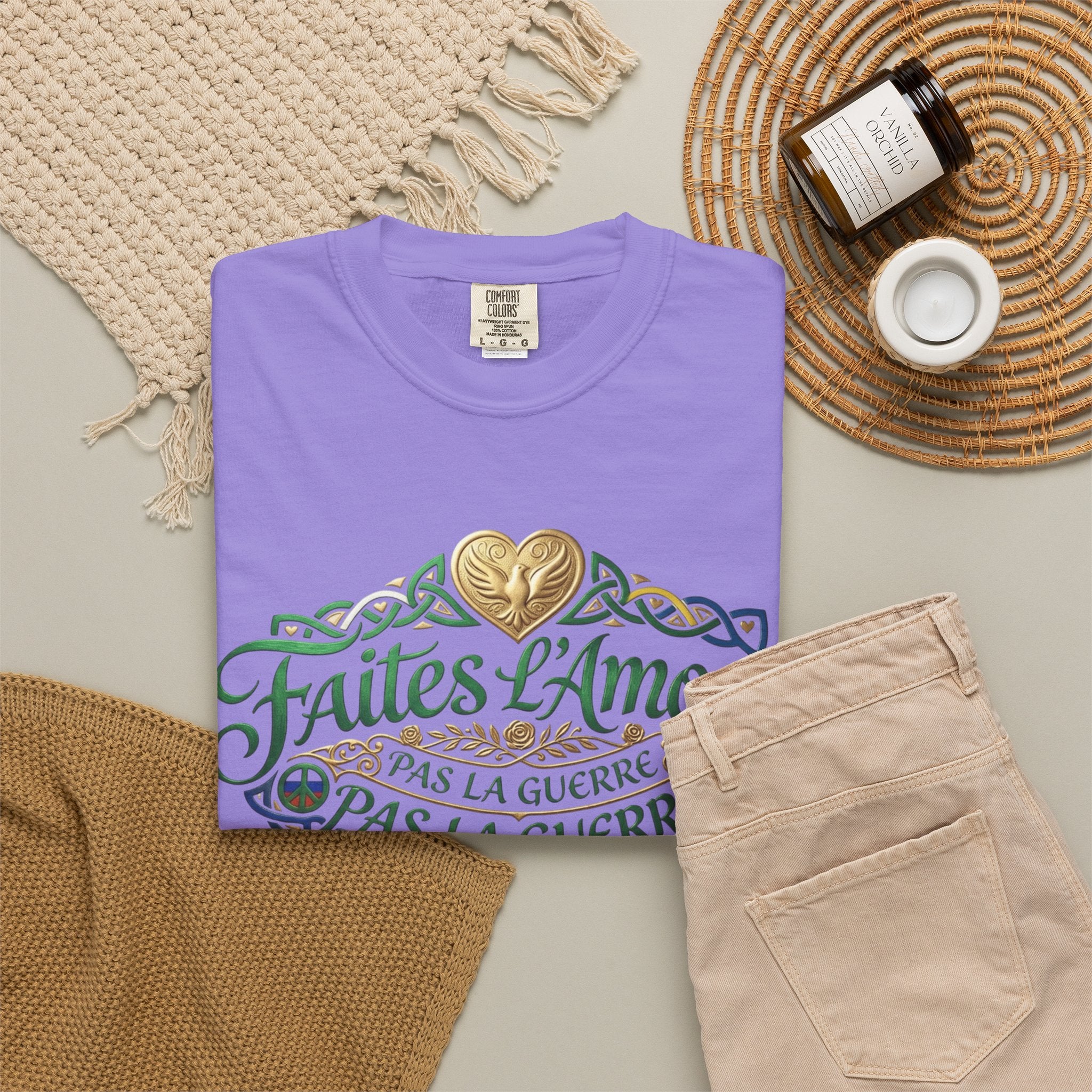 T-Shirt — Faites L'Amour Pas La Guerre Floral Script Graphic Tee