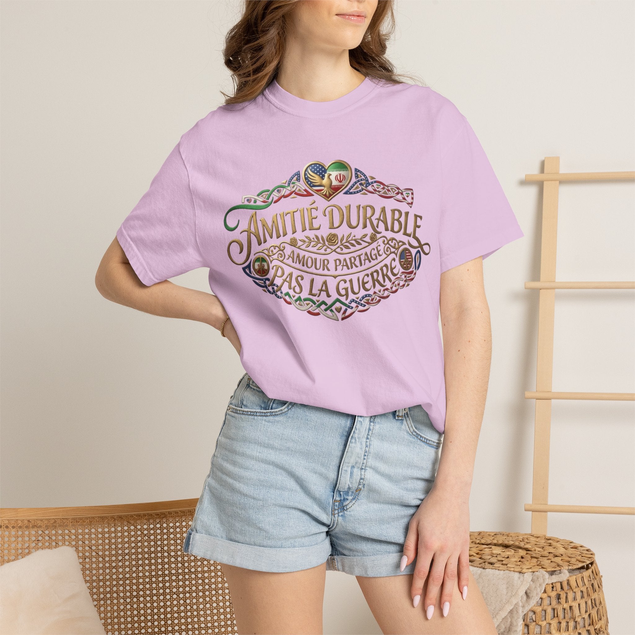 T-Shirt — "Amitié Durable, Amour Partagé, Pas la Guerre" Vintage Peace Heart Design