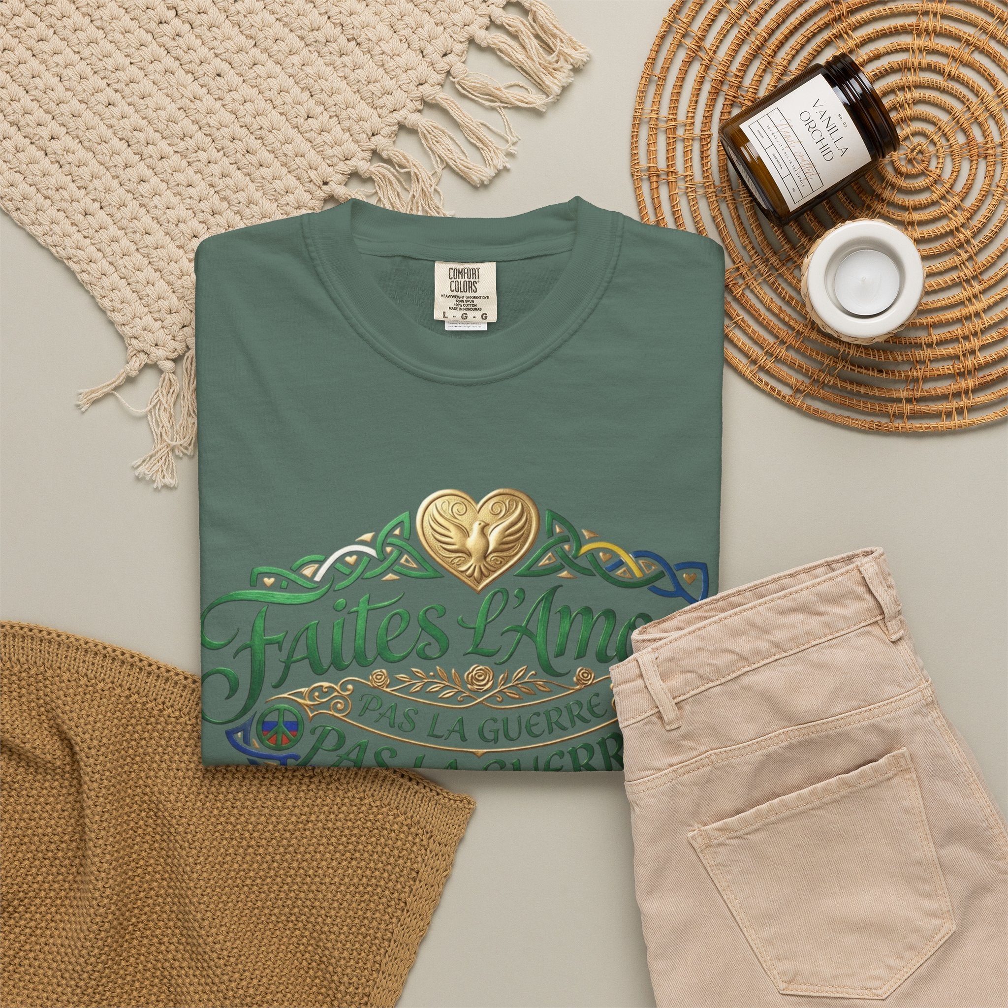 T-Shirt — Faites L'Amour Pas La Guerre Floral Script Graphic Tee