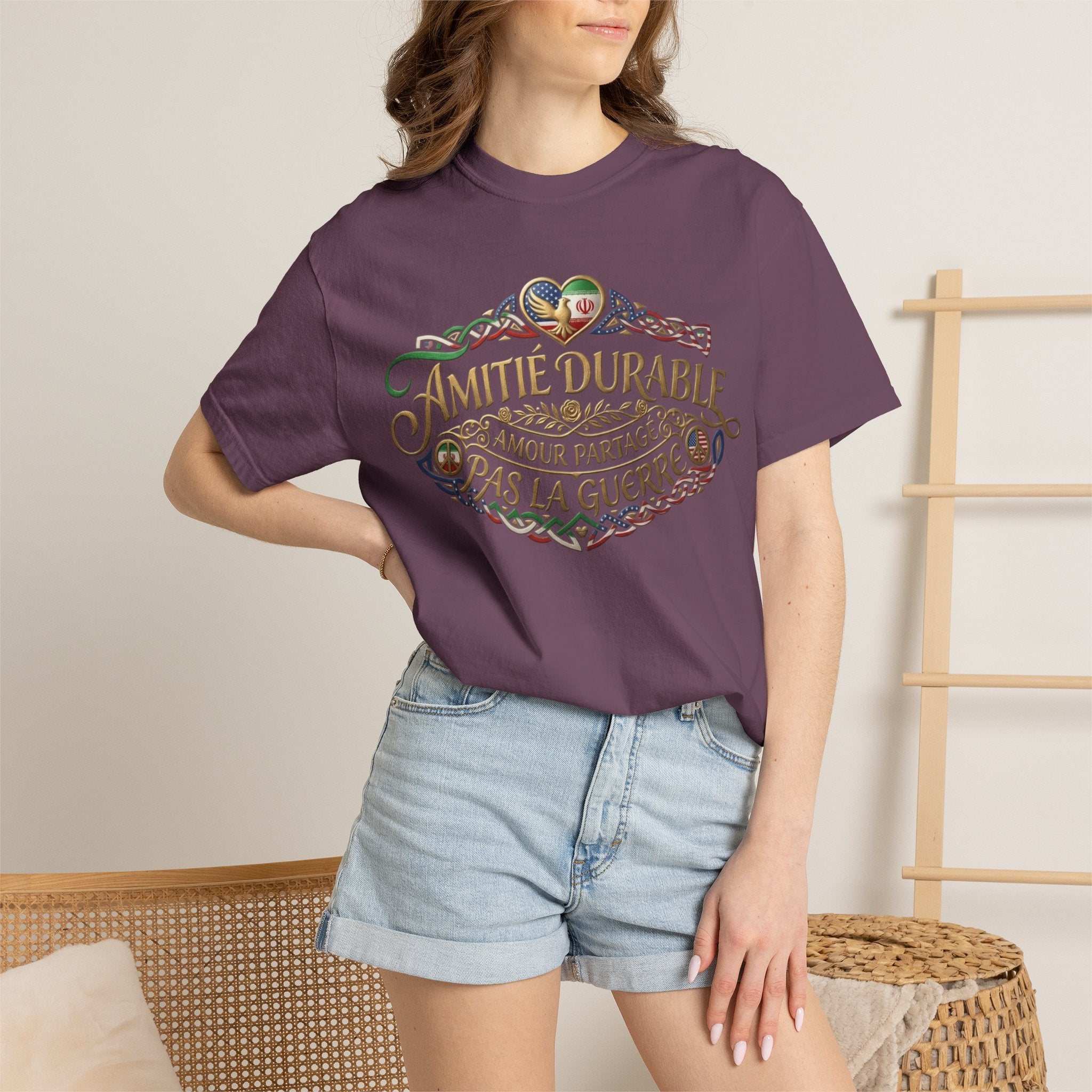 T-Shirt — "Amitié Durable, Amour Partagé, Pas la Guerre" Vintage Peace Heart Design