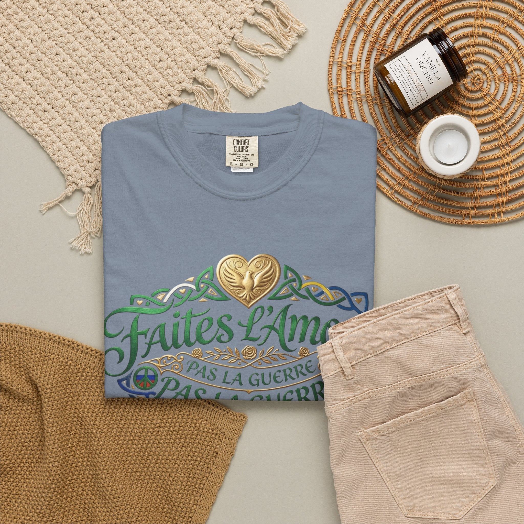 T-Shirt — Faites L'Amour Pas La Guerre Floral Script Graphic Tee