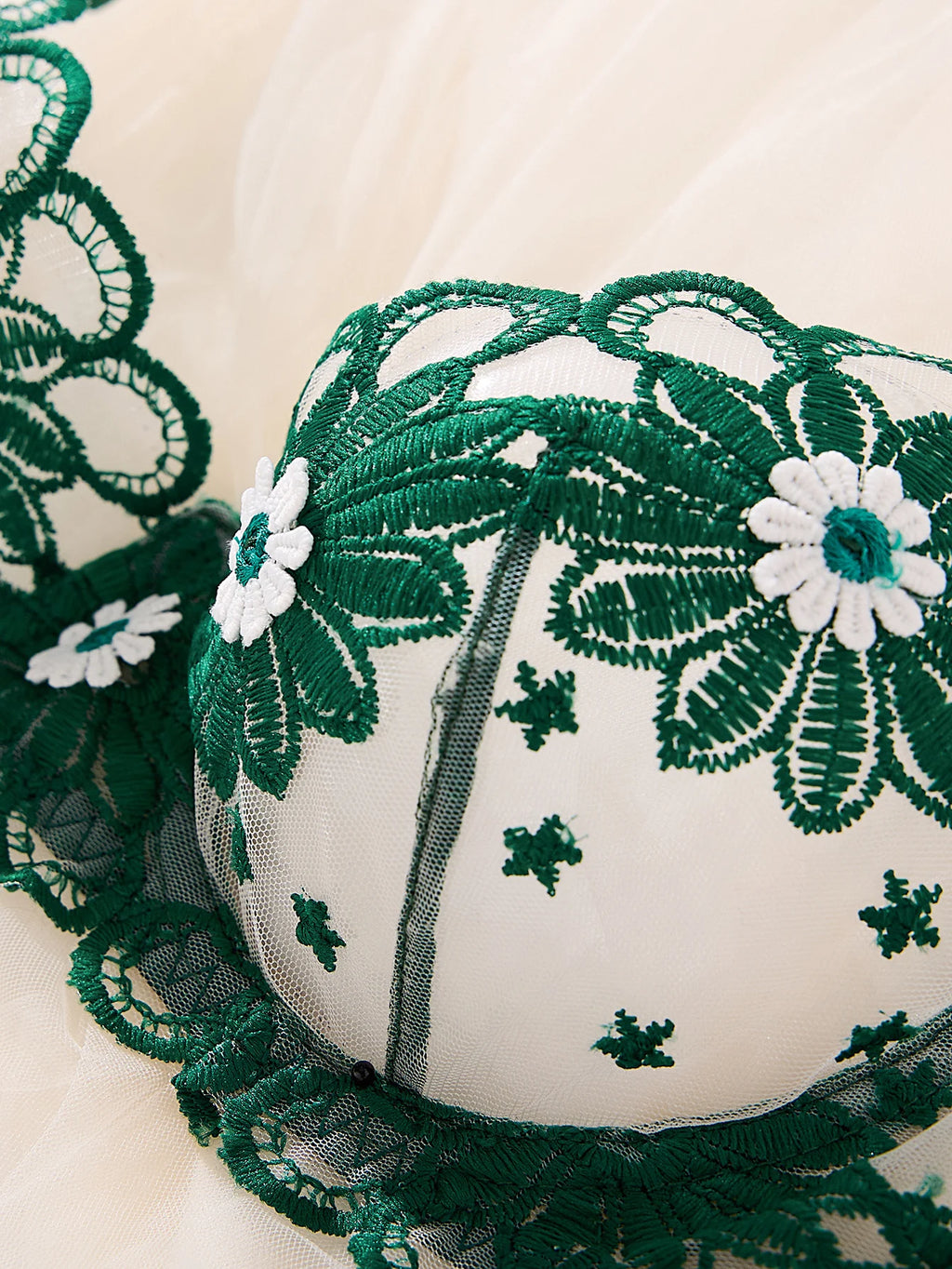 2PCS women's Green sexy lingerie set, daisy flower lingerie and thong, comfortable home style women's two-piece set ZA825086