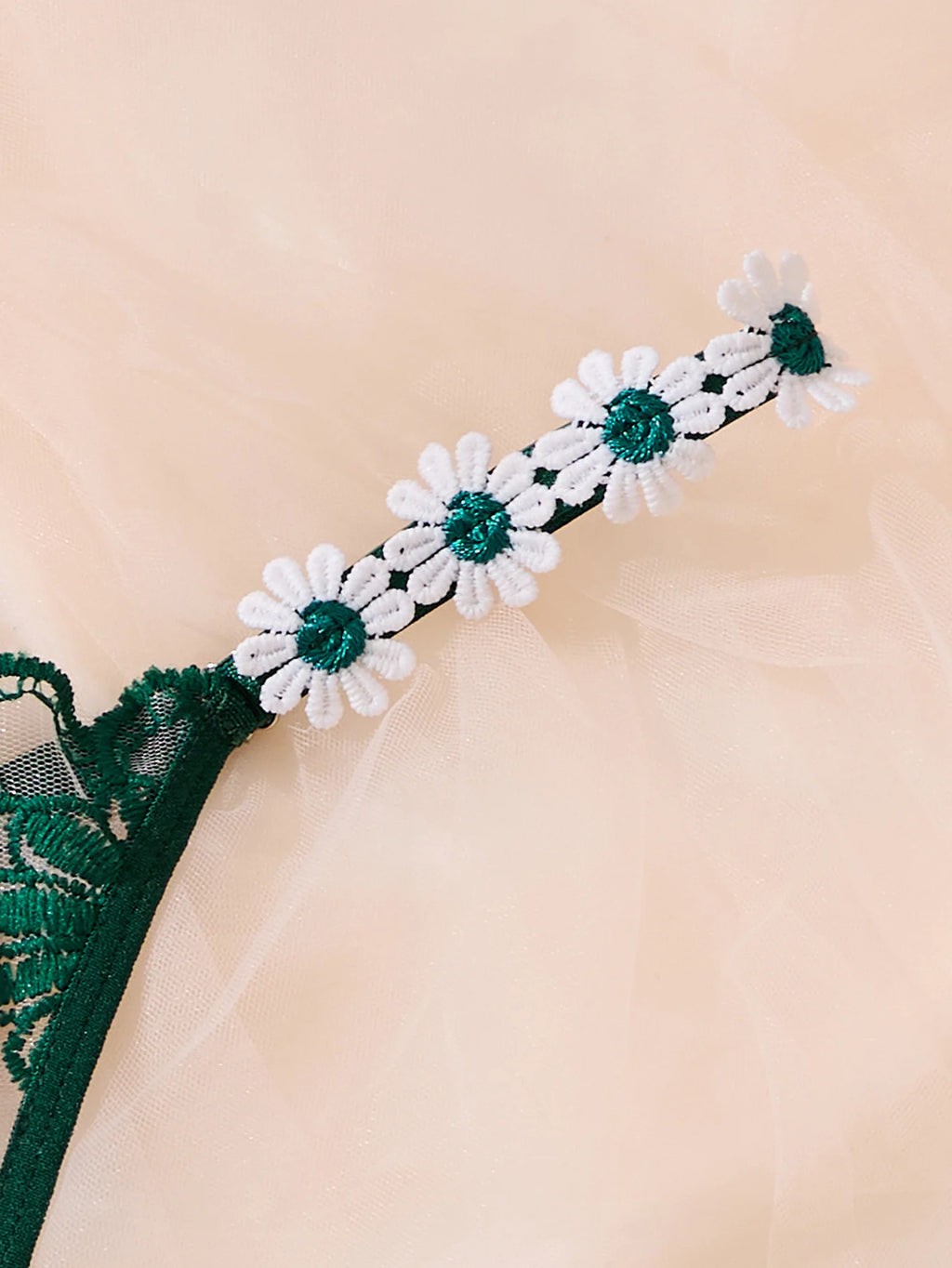 2PCS women's Green sexy lingerie set, daisy flower lingerie and thong, comfortable home style women's two-piece set ZA825086